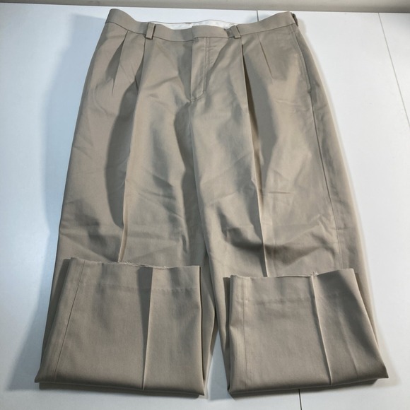 LL Bean Pants 34x28 Beige Pleated Khaki Straight Chino Natural Fit Casual - Picture 2 of 8